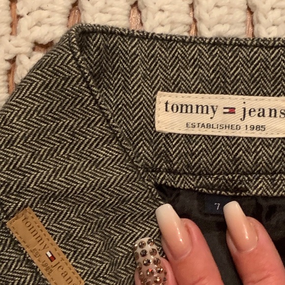 Tommy Jeans pleated skirt.  7 juniors. Warm grey. - Picture 3 of 8